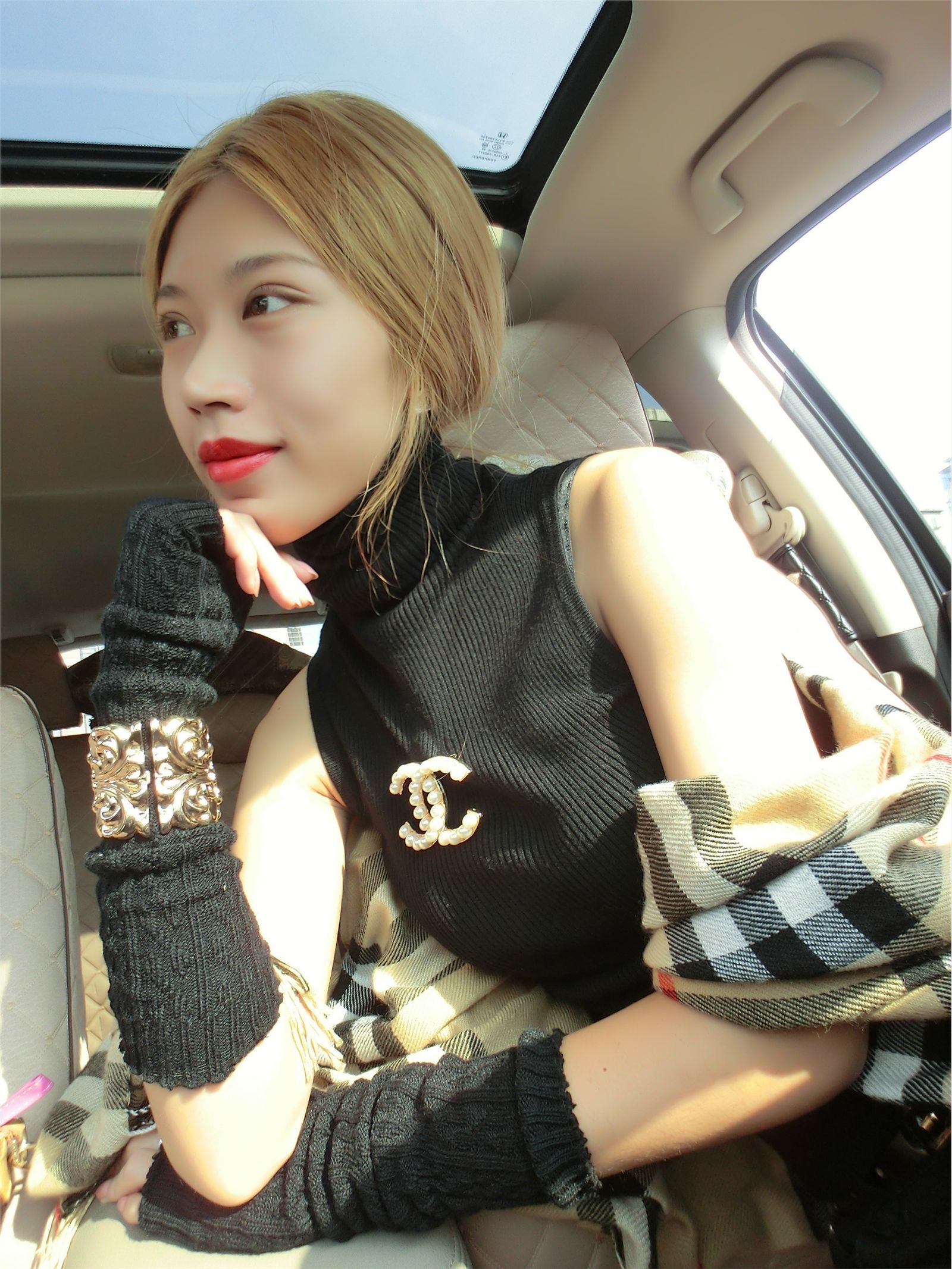 花哨尤物saisai的微博列表微女郎 2